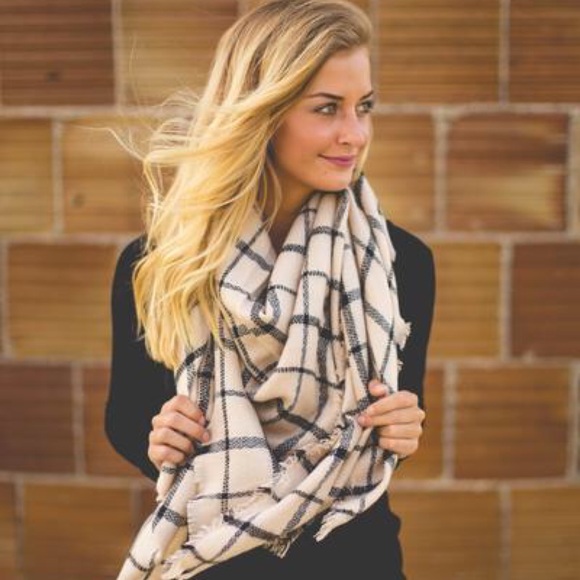 fairlygirly Accessories - Black and Ivory Check Ultra Plush Blanket Scarf